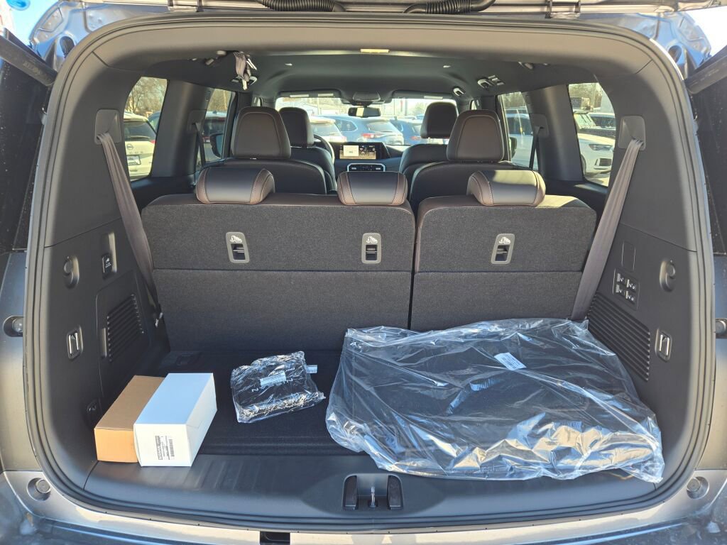 New 2026 Nissan Armada SL w/ Captain's Chari Seat Package image 15