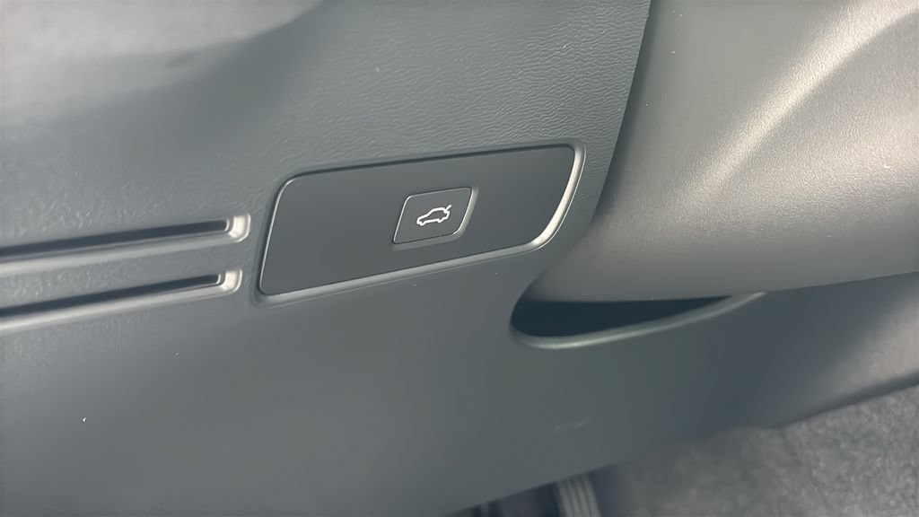 Certified 2024 Volvo XC40 B5 Plus w/ Climate Package AWD/4WD image 15