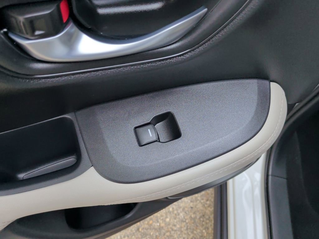 Certified 2025 Honda HR-V LX image 13