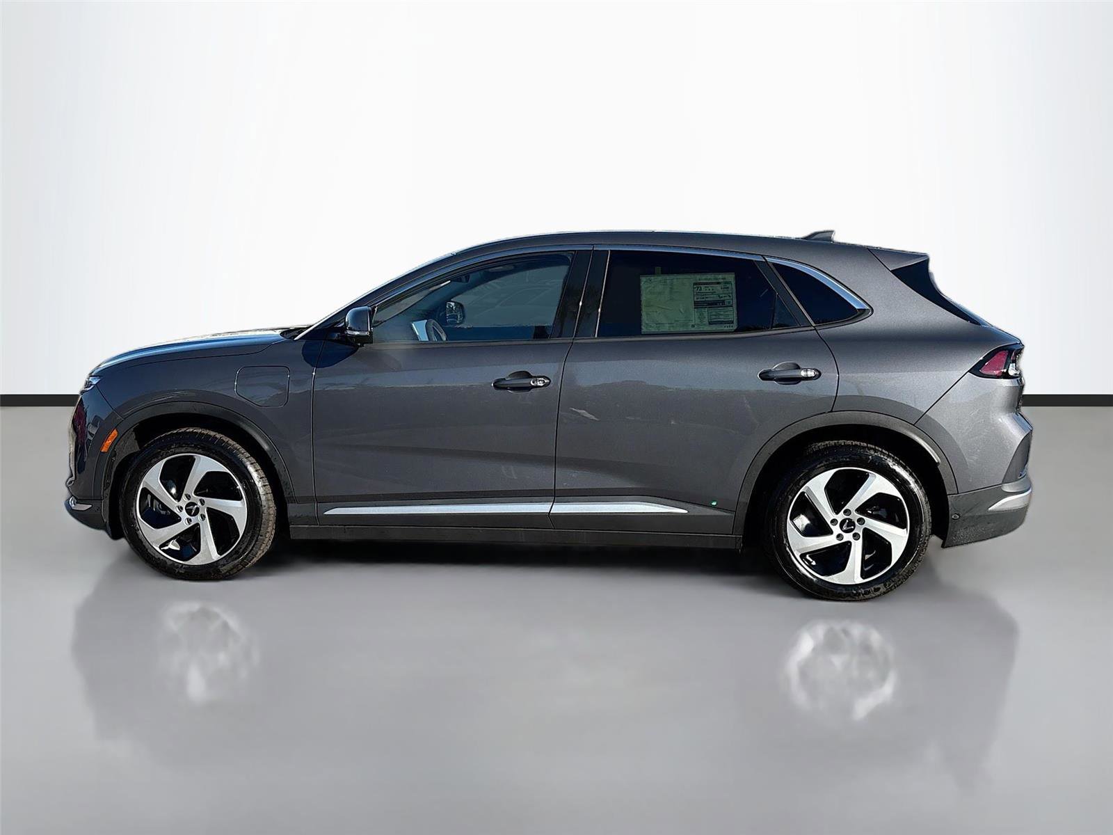 New 2025 VinFast VF 8 Eco image 4