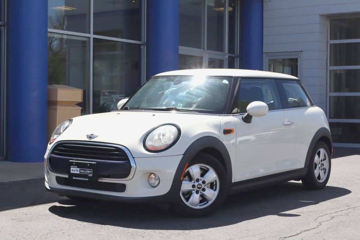 Used 2017 MINI Cooper 2-Door Hardtop FWD image 1