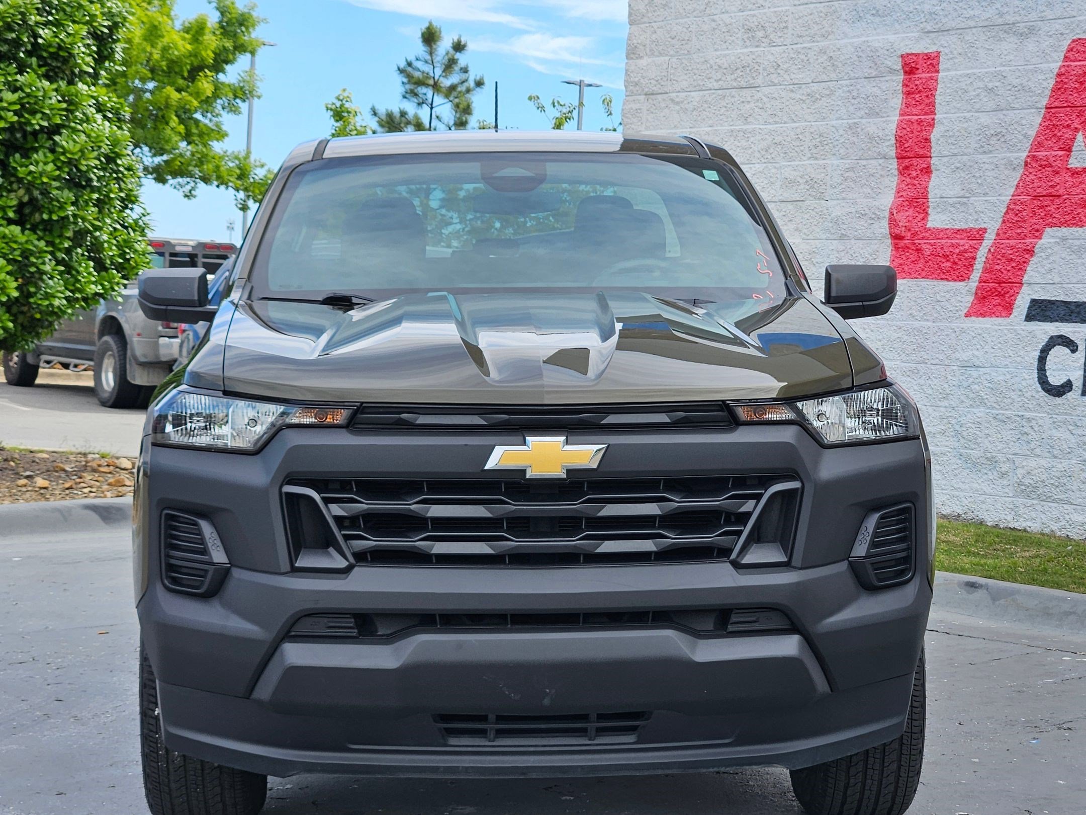 Used 2023 Chevrolet Colorado W/T RWD image 2