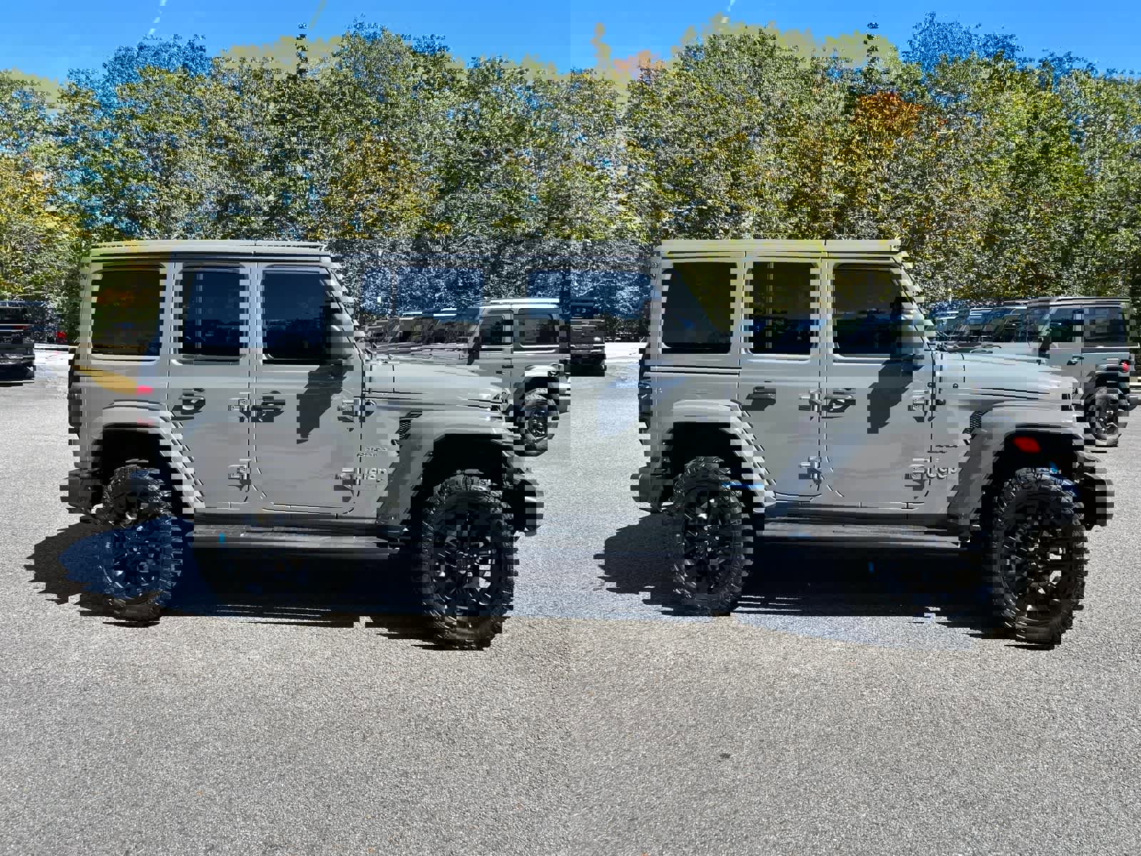 Used 2022 Jeep Wrangler Unlimited Sahara w/ Safety Group image 3