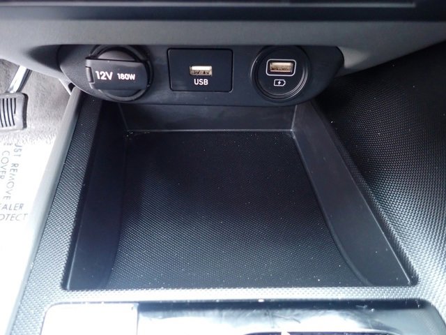 Used 2023 Hyundai Elantra SEL image 24