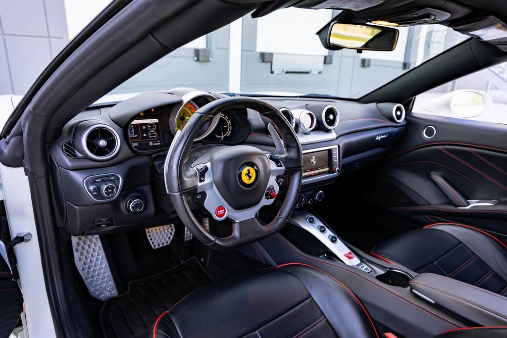 Used 2016 Ferrari California T image 21