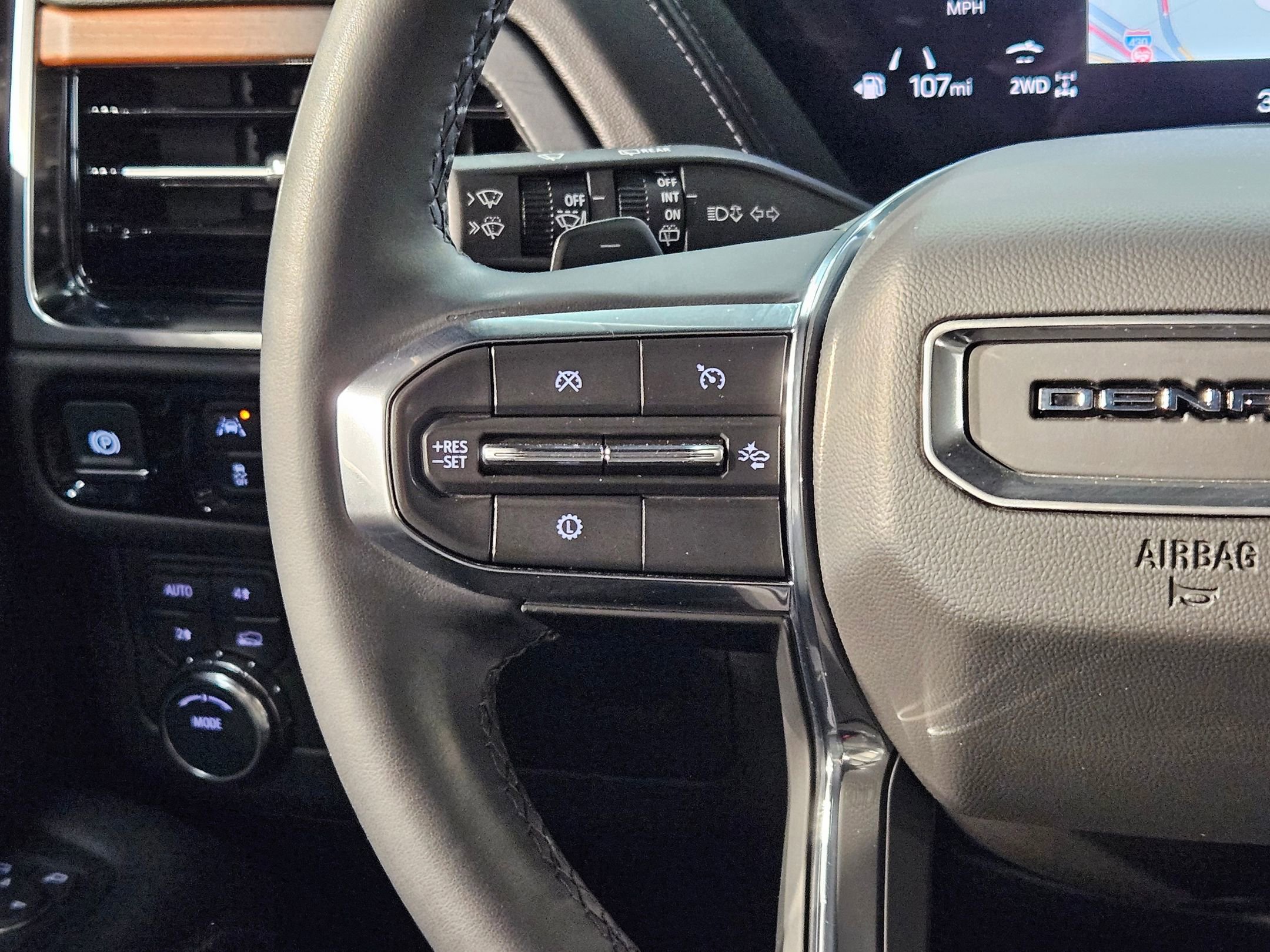 Used 2025 GMC Yukon XL Denali AWD/4WD image 28