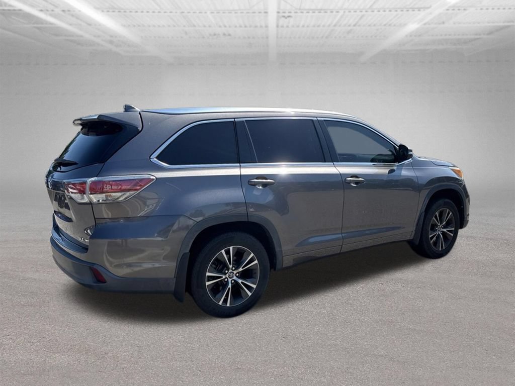 Used 2016 Toyota Highlander XLE AWD/4WD image 3