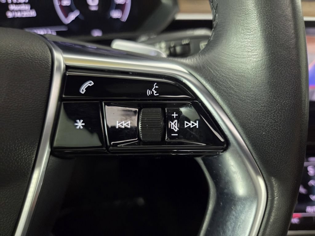 Used 2022 Audi e-tron Premium AWD/4WD image 16
