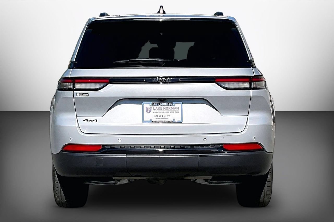 Certified 2025 Jeep Grand Cherokee Altitude AWD/4WD image 7