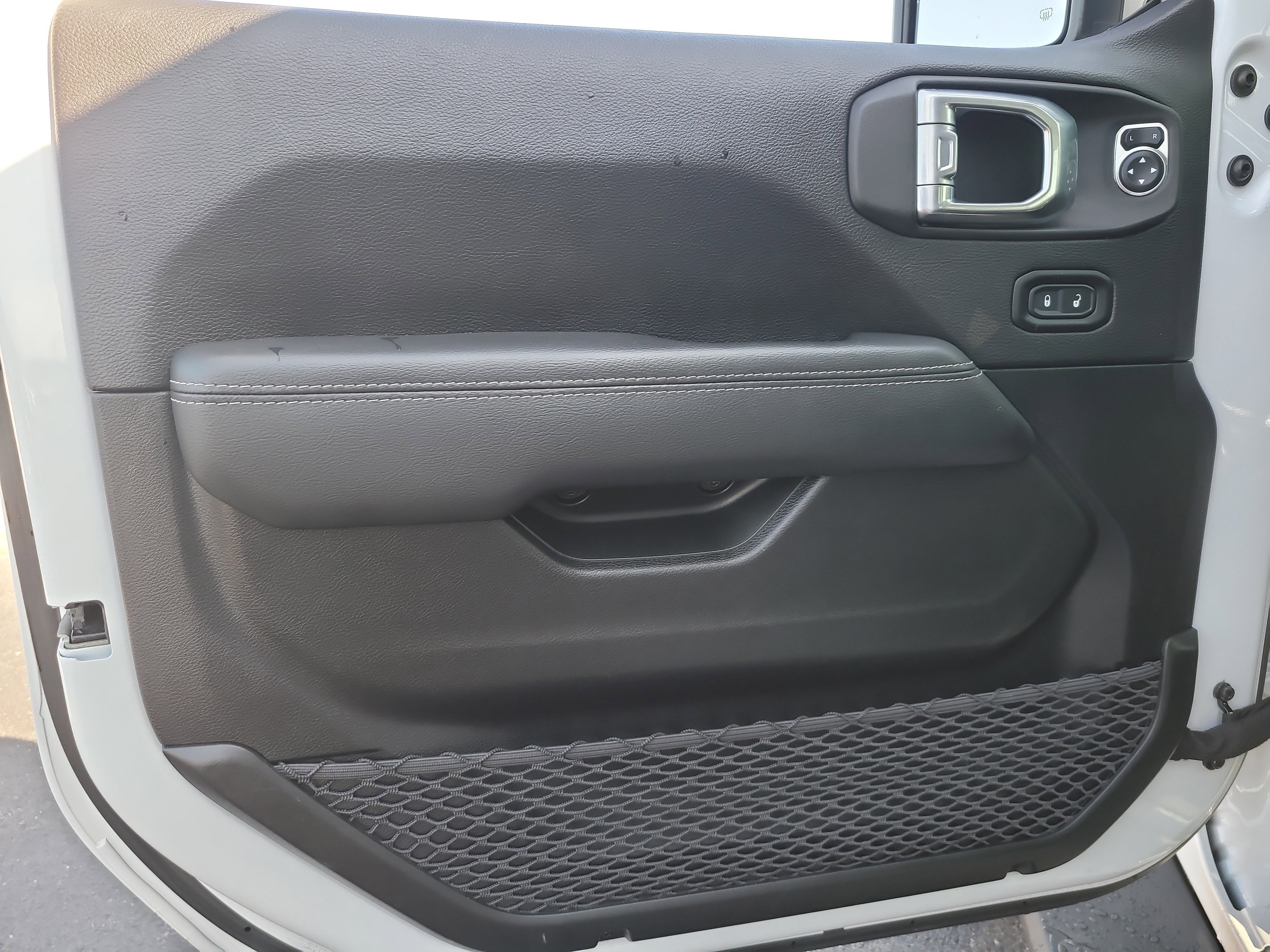 Used 2021 Jeep Gladiator Overland AWD/4WD image 16