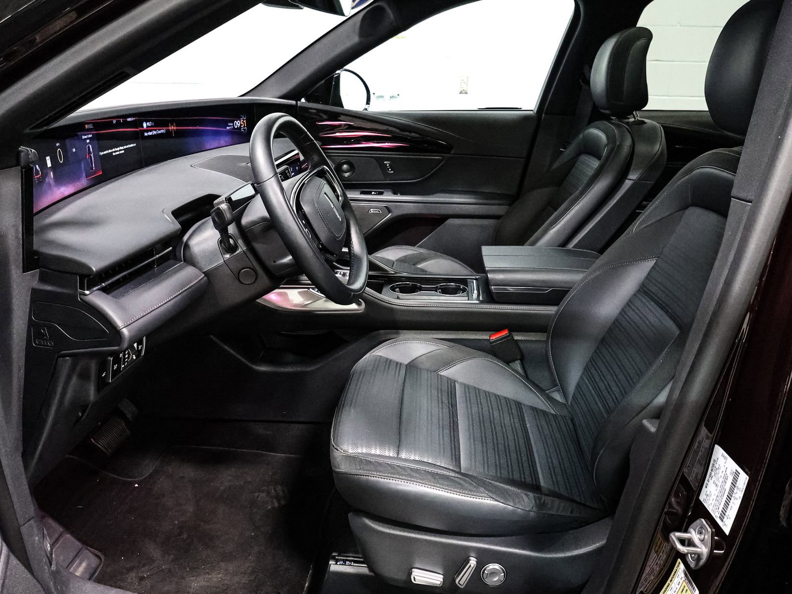 Used 2025 Lincoln Nautilus Reserve w/ Jet Appearance Package image 22