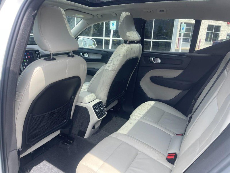 Used 2023 Volvo XC40 B5 Plus AWD/4WD image 19
