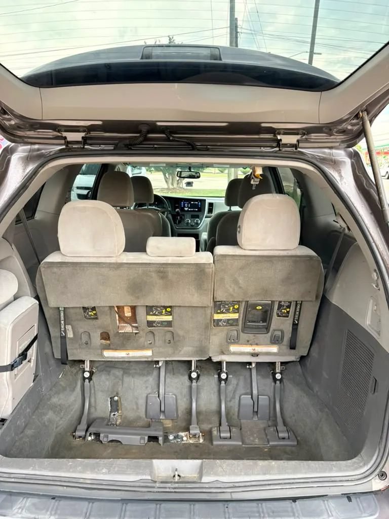 Used 2015 Toyota Sienna LE FWD image 15