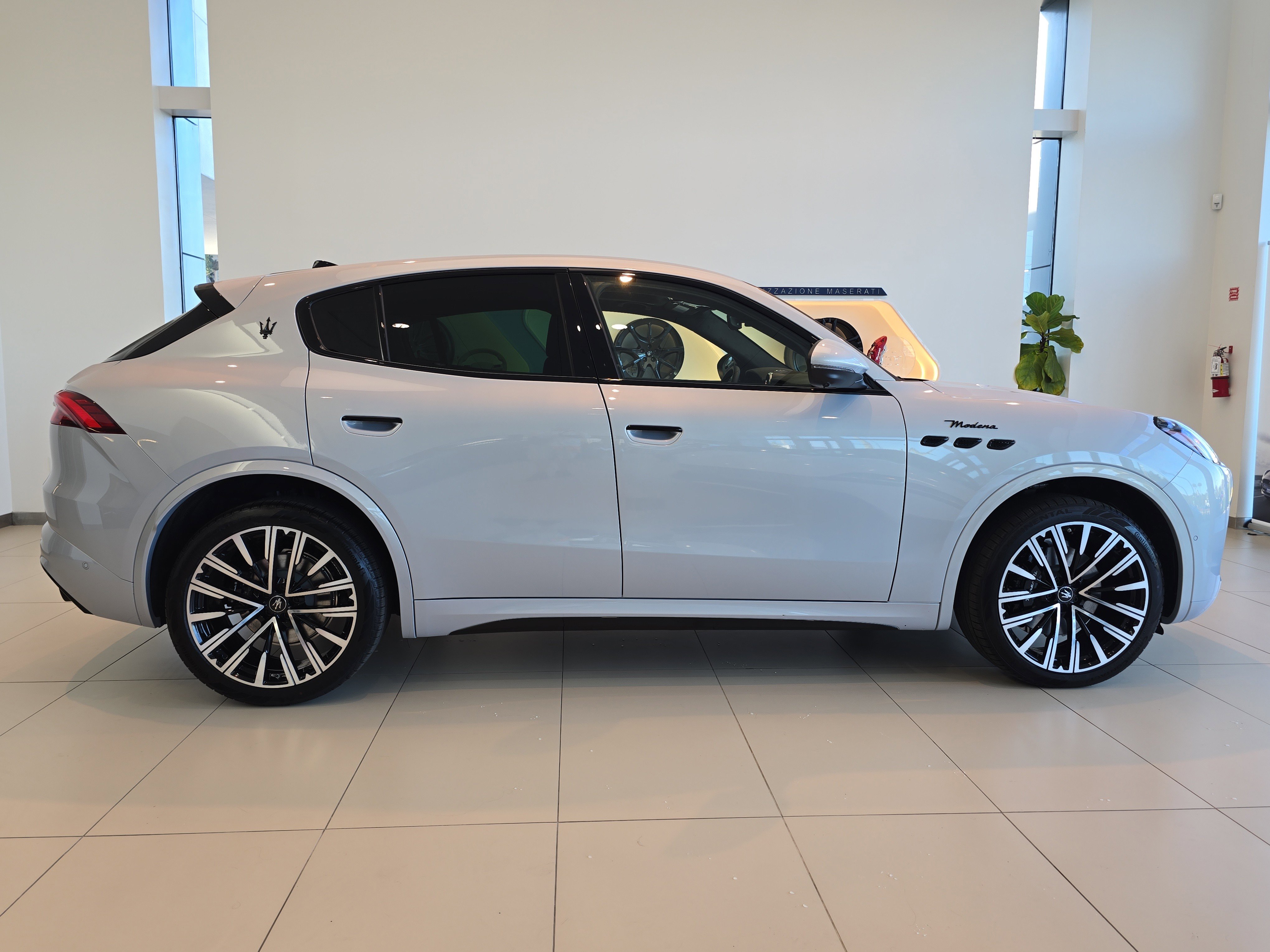 New 2025 Maserati Grecale Modena image 4