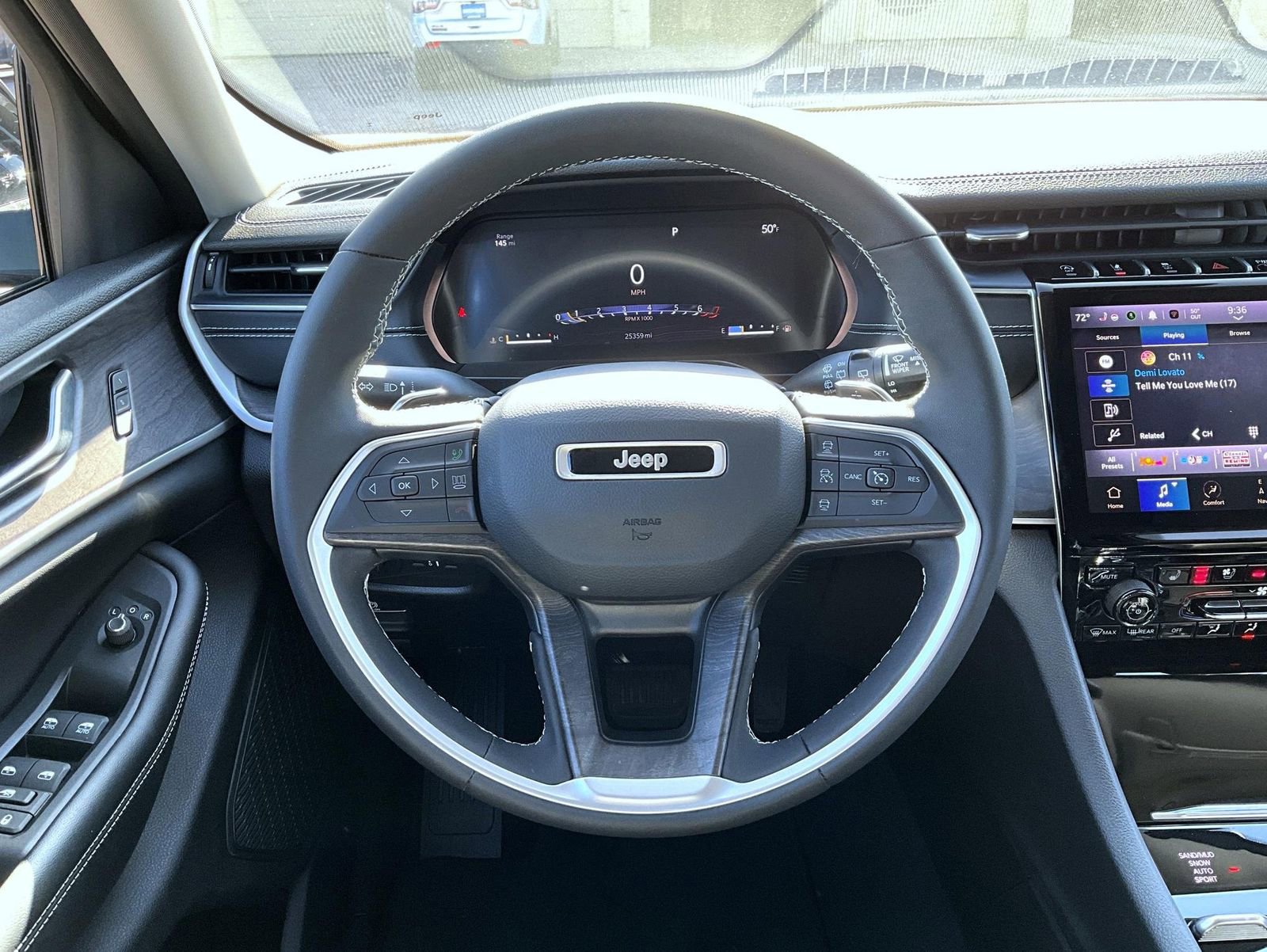 Used 2023 Jeep Grand Cherokee Limited w/ Luxury Tech Group II AWD/4WD image 12