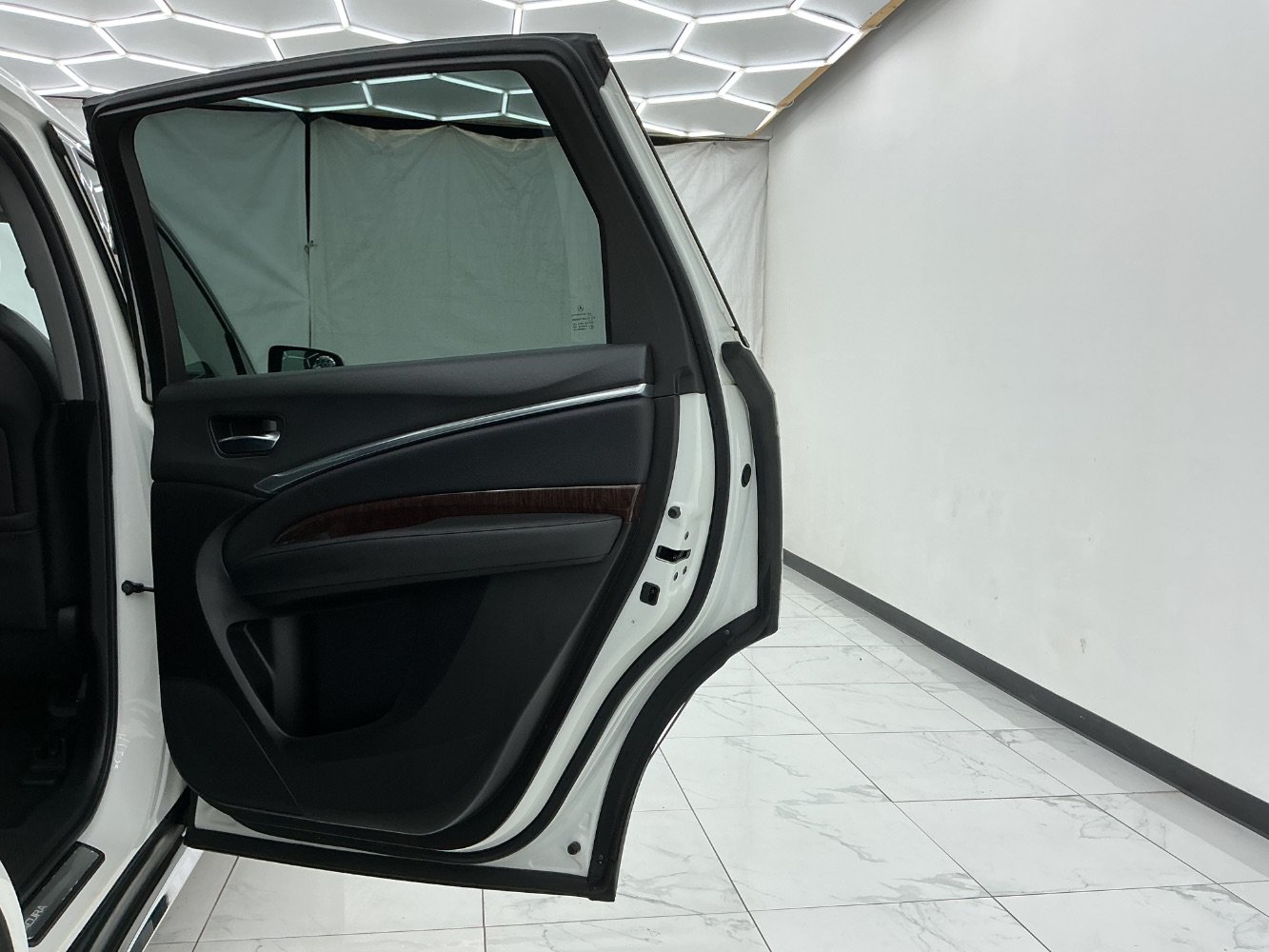 Used 2019 Acura MDX FWD image 25