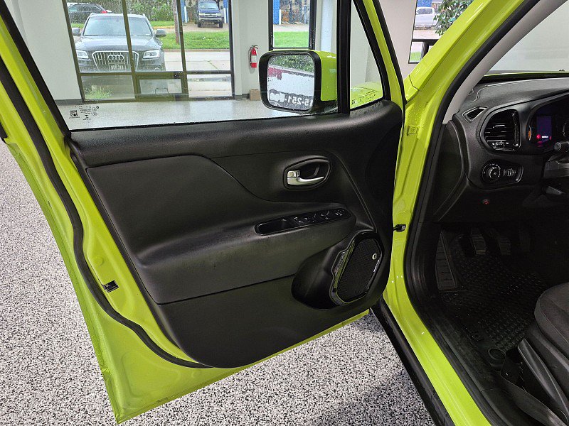 Used 2018 Jeep Renegade Altitude AWD/4WD image 22