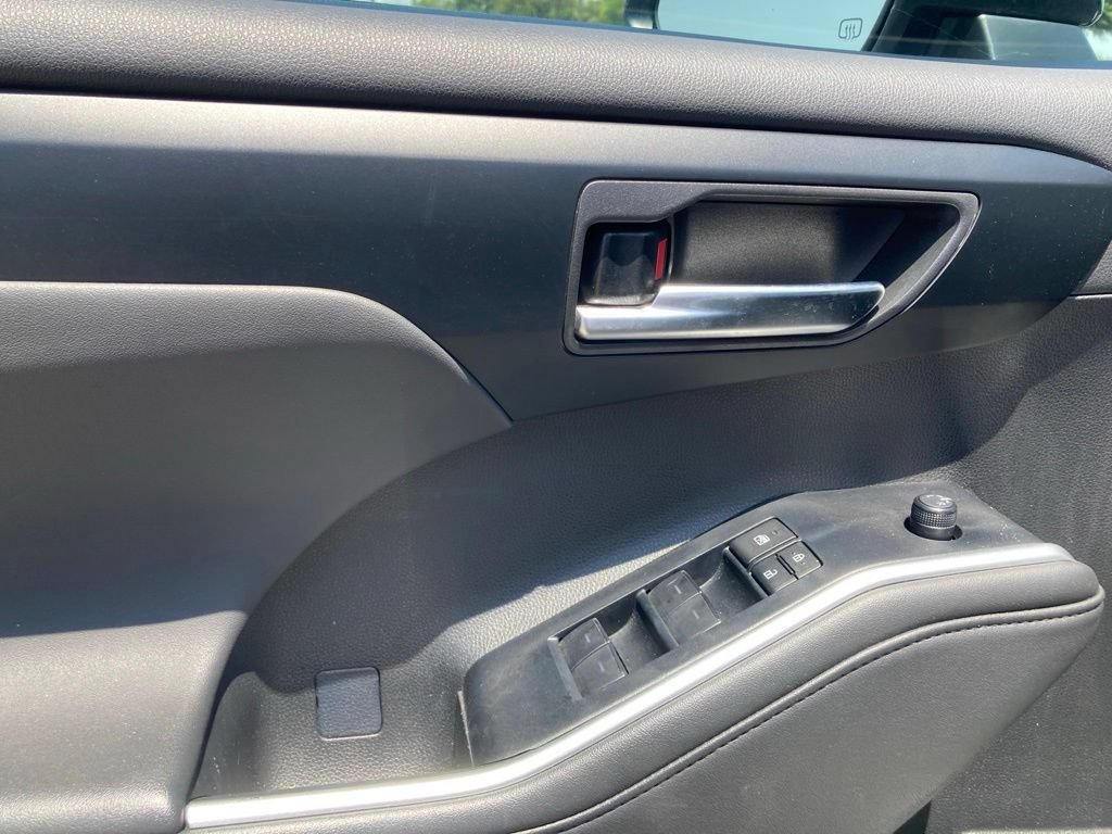 Used 2025 Toyota Highlander XSE AWD/4WD image 14