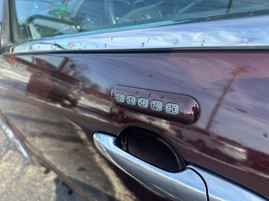 Used 2012 Lincoln MKZ image 12