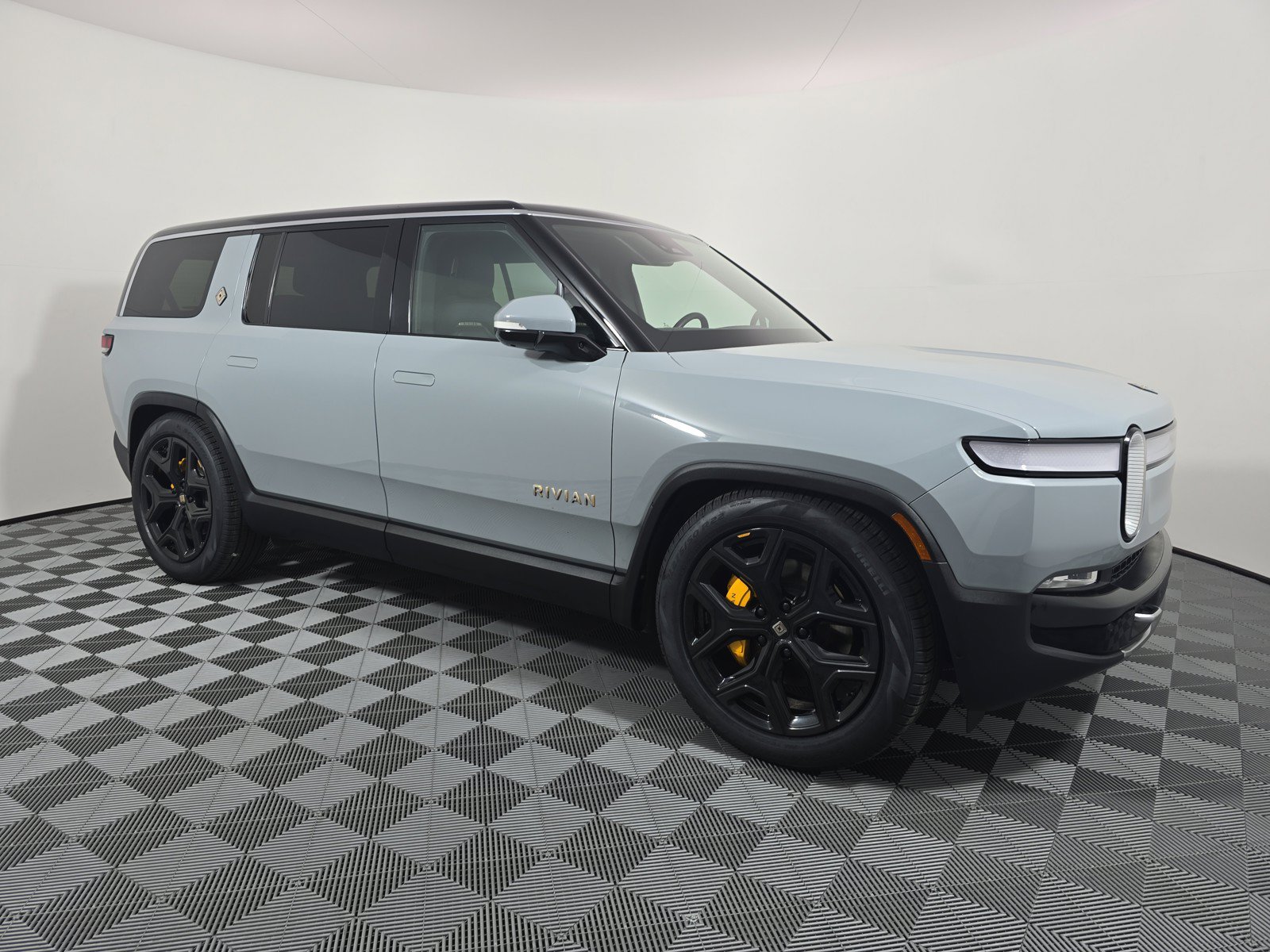 Used 2024 Rivian R1S Adventure AWD/4WD image 7