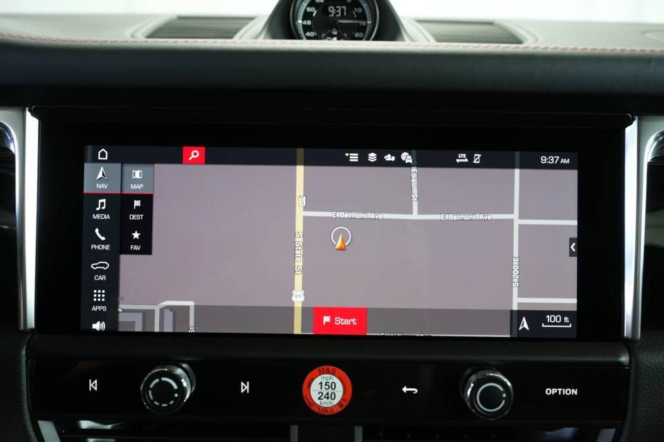 Certified 2025 Porsche Macan AWD/4WD image 20