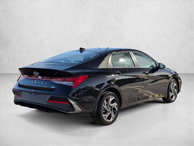 Certified 2025 Hyundai Elantra SEL FWD image 2