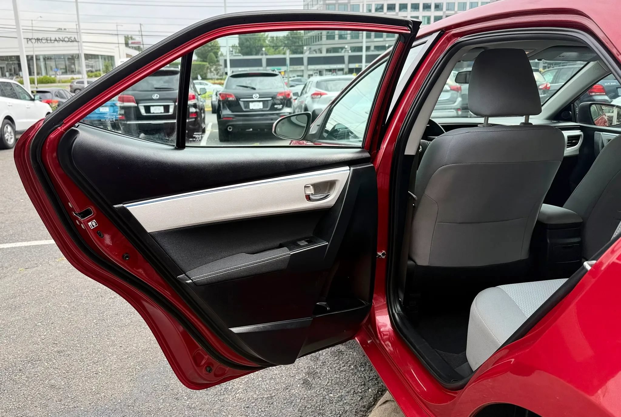 Used 2015 Toyota Corolla LE FWD image 24