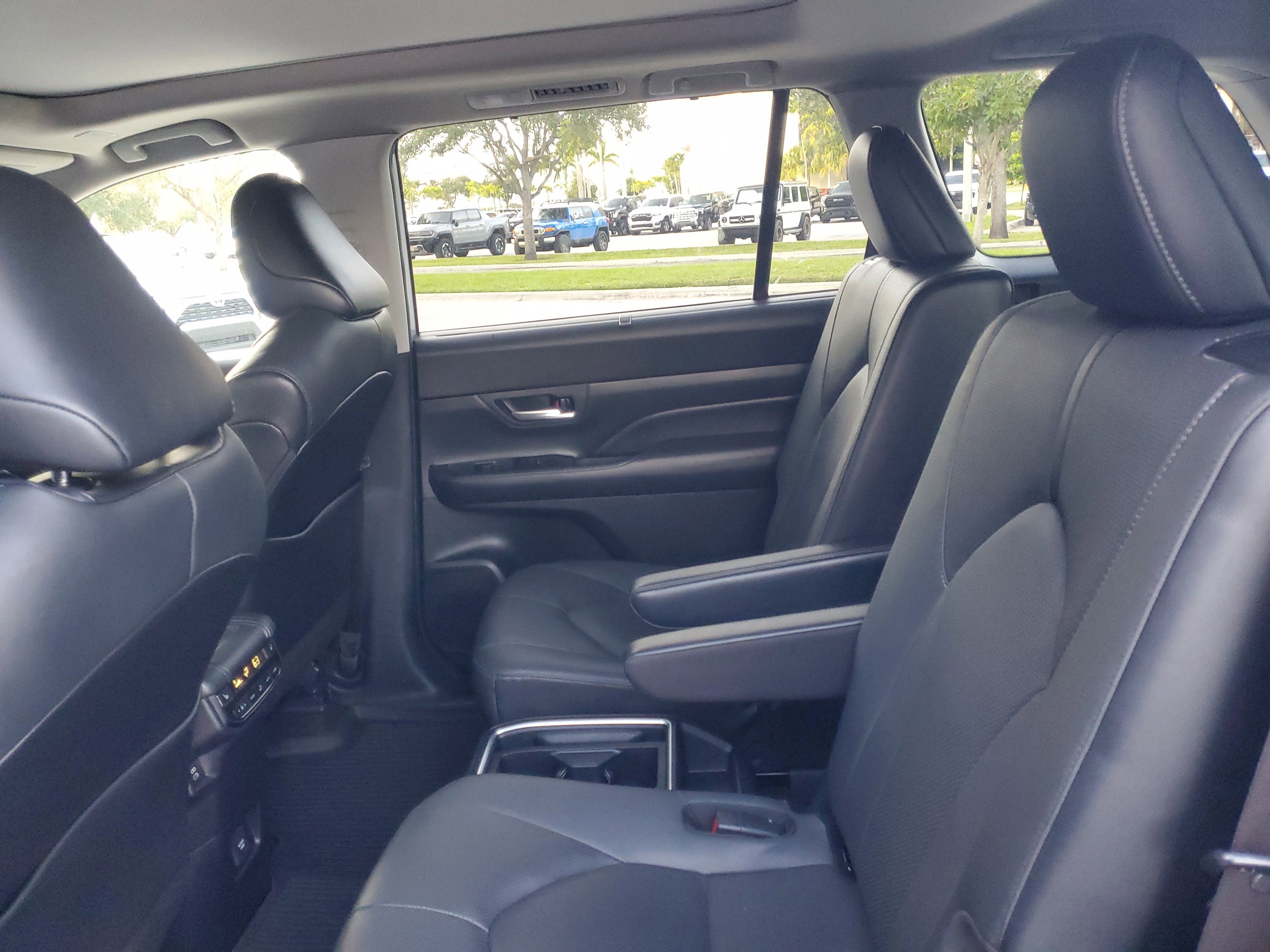 Used 2024 Toyota Grand Highlander Limited image 12