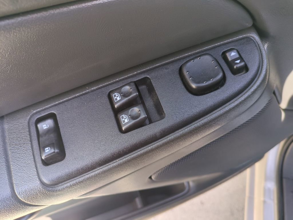 Used 2005 Chevrolet Silverado 1500 LS w/ Light Duty Power Package RWD image 14