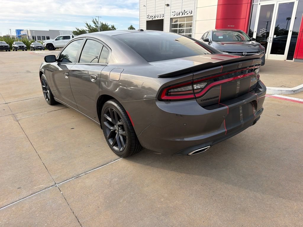 Used 2022 Dodge Charger SXT w/ Blacktop Package RWD image 3