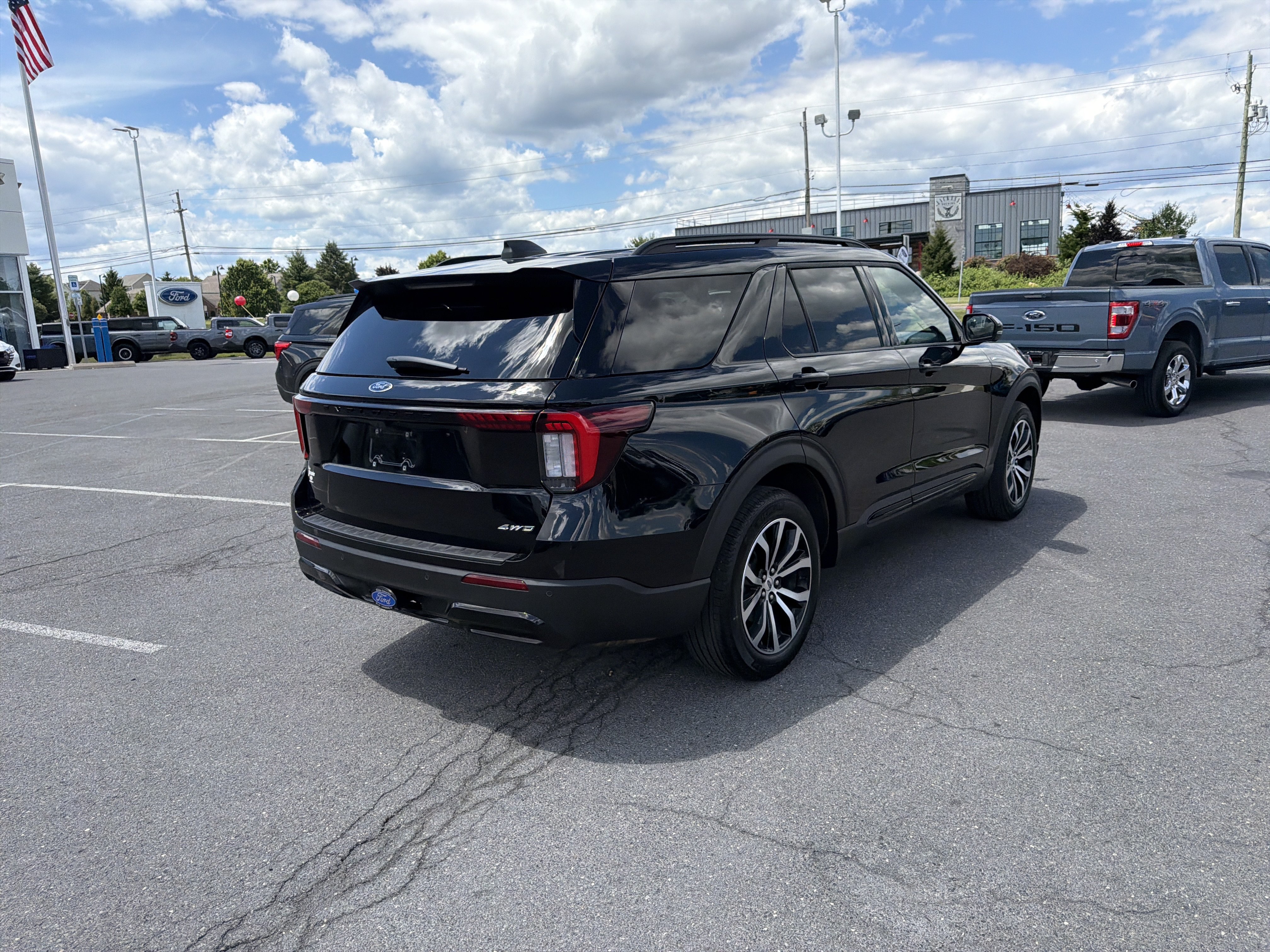 Used 2026 Ford Explorer ST-Line AWD/4WD video 3