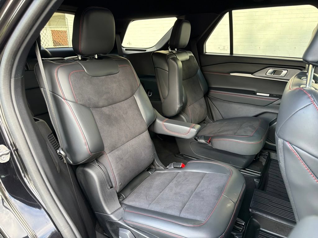 Used 2025 Ford Explorer ST AWD/4WD image 11