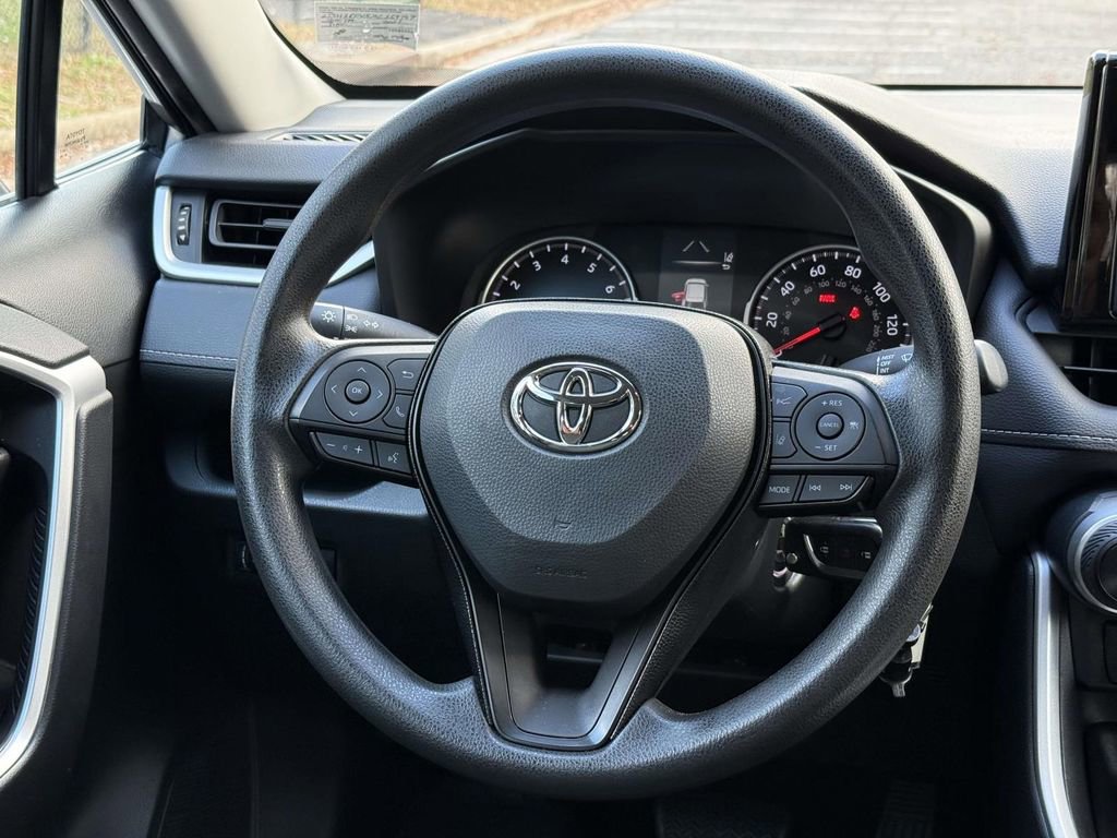 Used 2021 Toyota RAV4 LE image 9