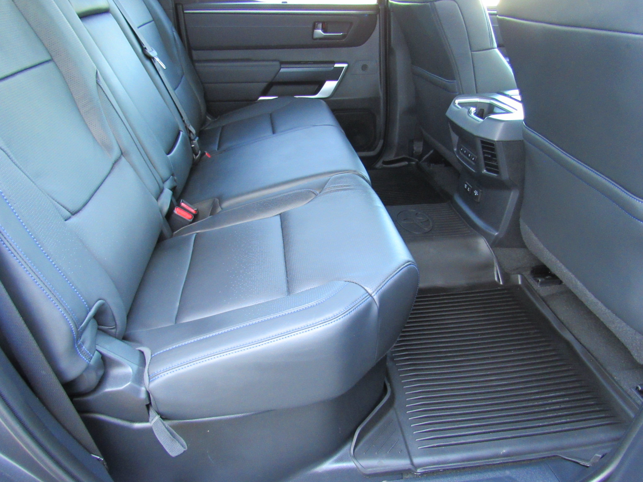 Used 2023 Toyota Tundra Platinum AWD/4WD image 37