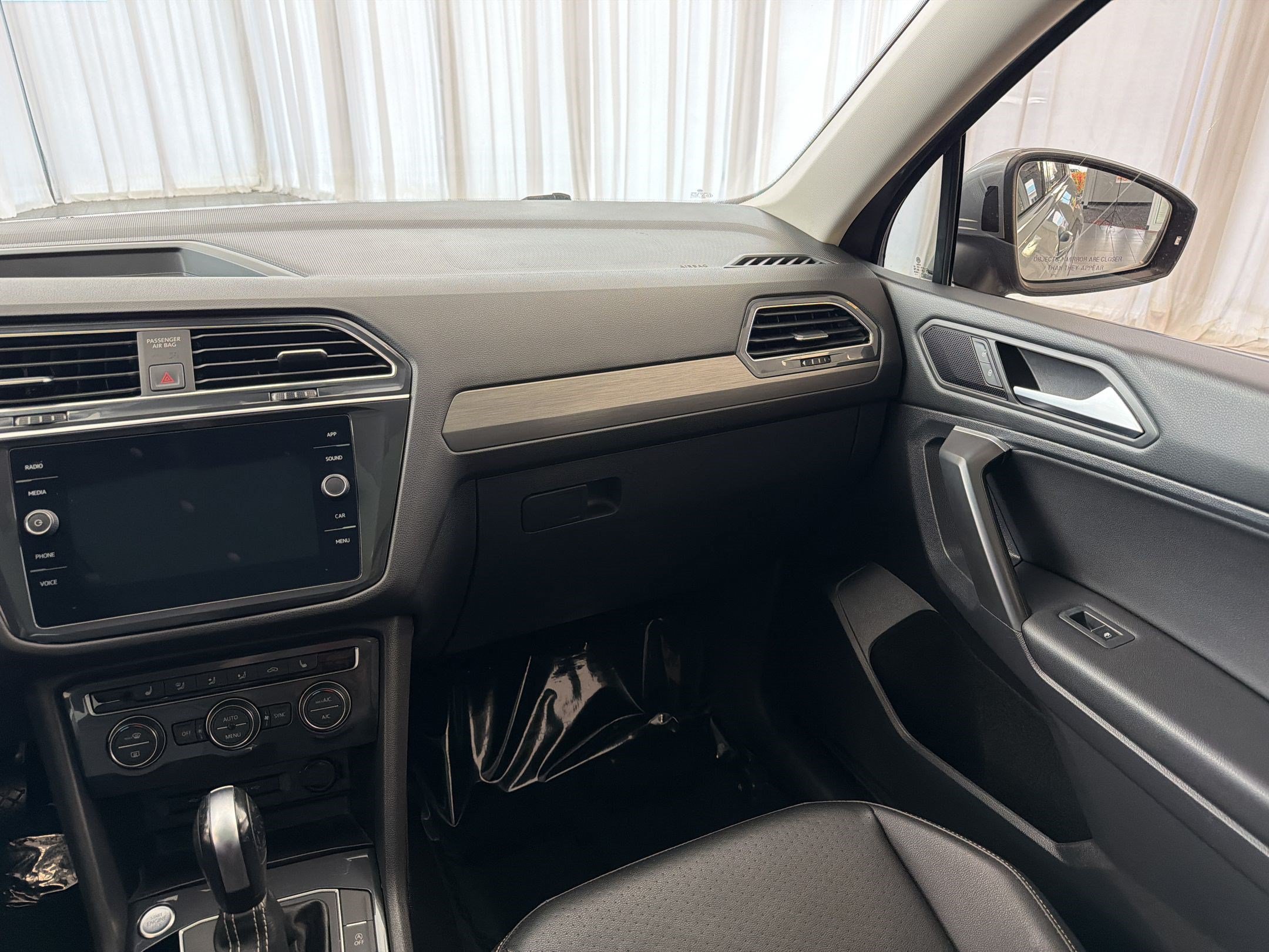 Used 2021 Volkswagen Tiguan SE w/ Panoramic Sunroof Package FWD image 28