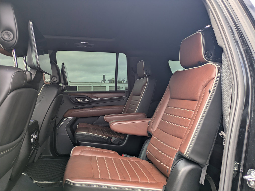 Used 2024 GMC Yukon XL Denali Ultimate AWD/4WD image 16
