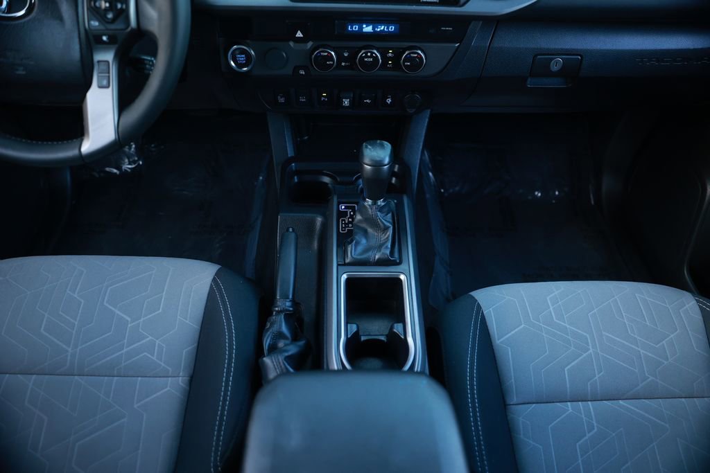 Used 2022 Toyota Tacoma TRD Sport w/ Technology Package image 31