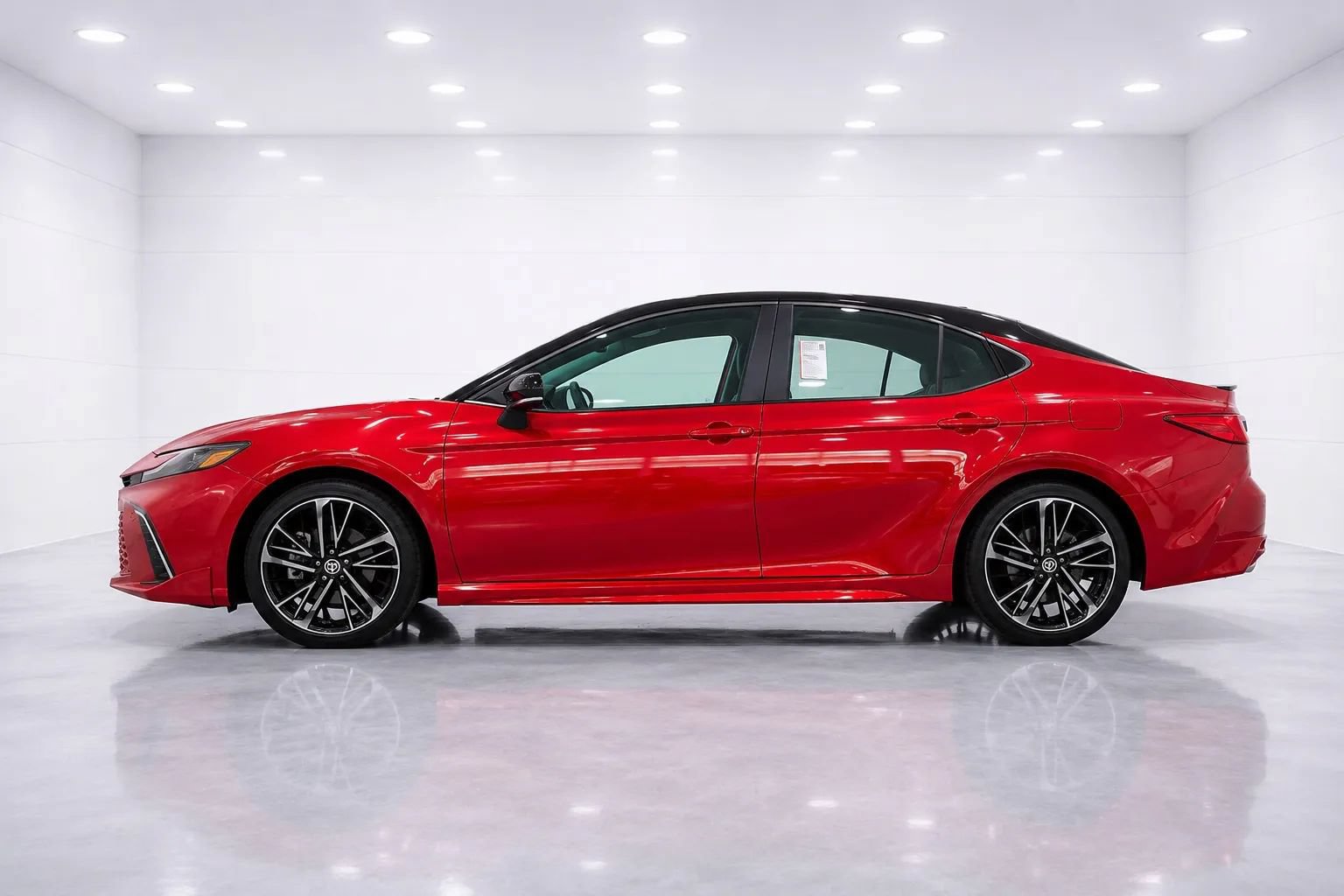 Used 2025 Toyota Camry XSE FWD image 2
