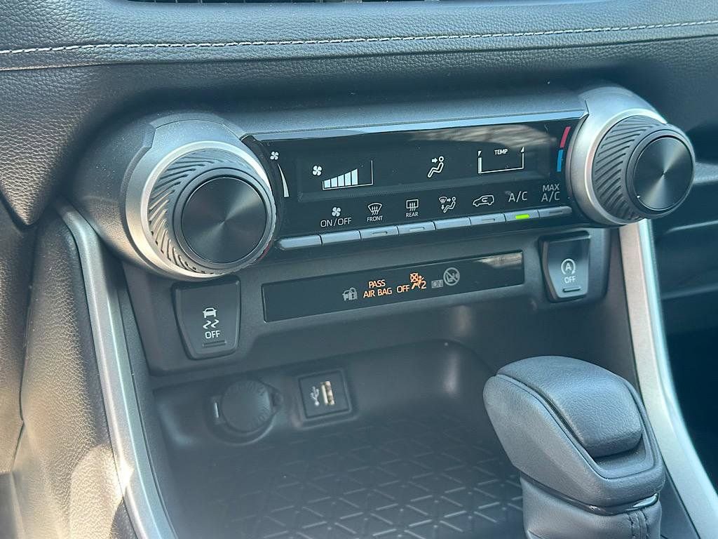 Certified 2025 Toyota RAV4 LE image 25
