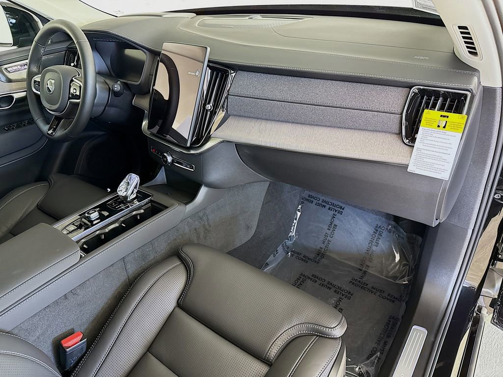 New 2026 Volvo XC90 B6 Ultra w/ Protection Package image 32