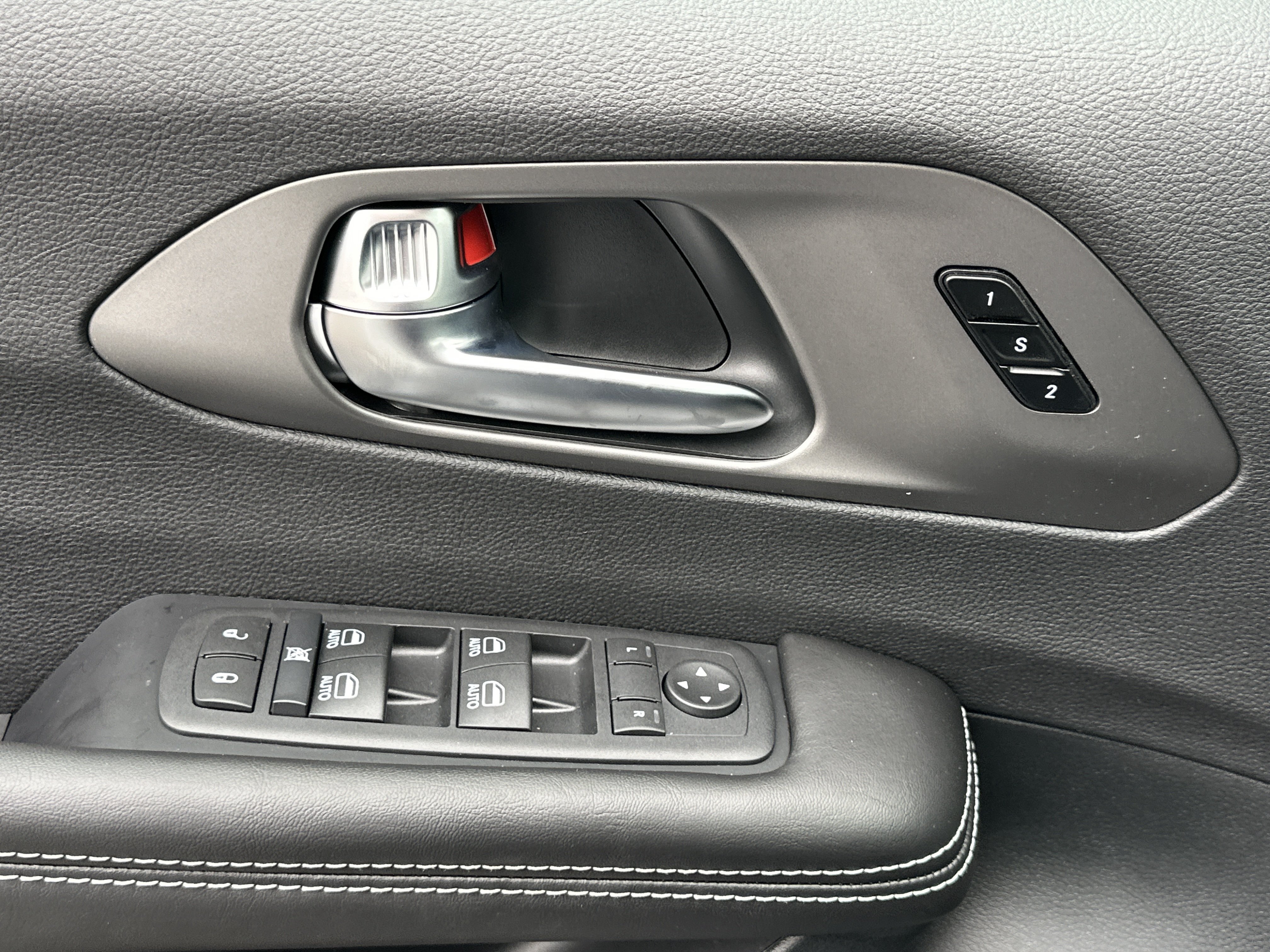 New 2027 Chrysler Pacifica Select w/ Family Tech Group FWD image 11