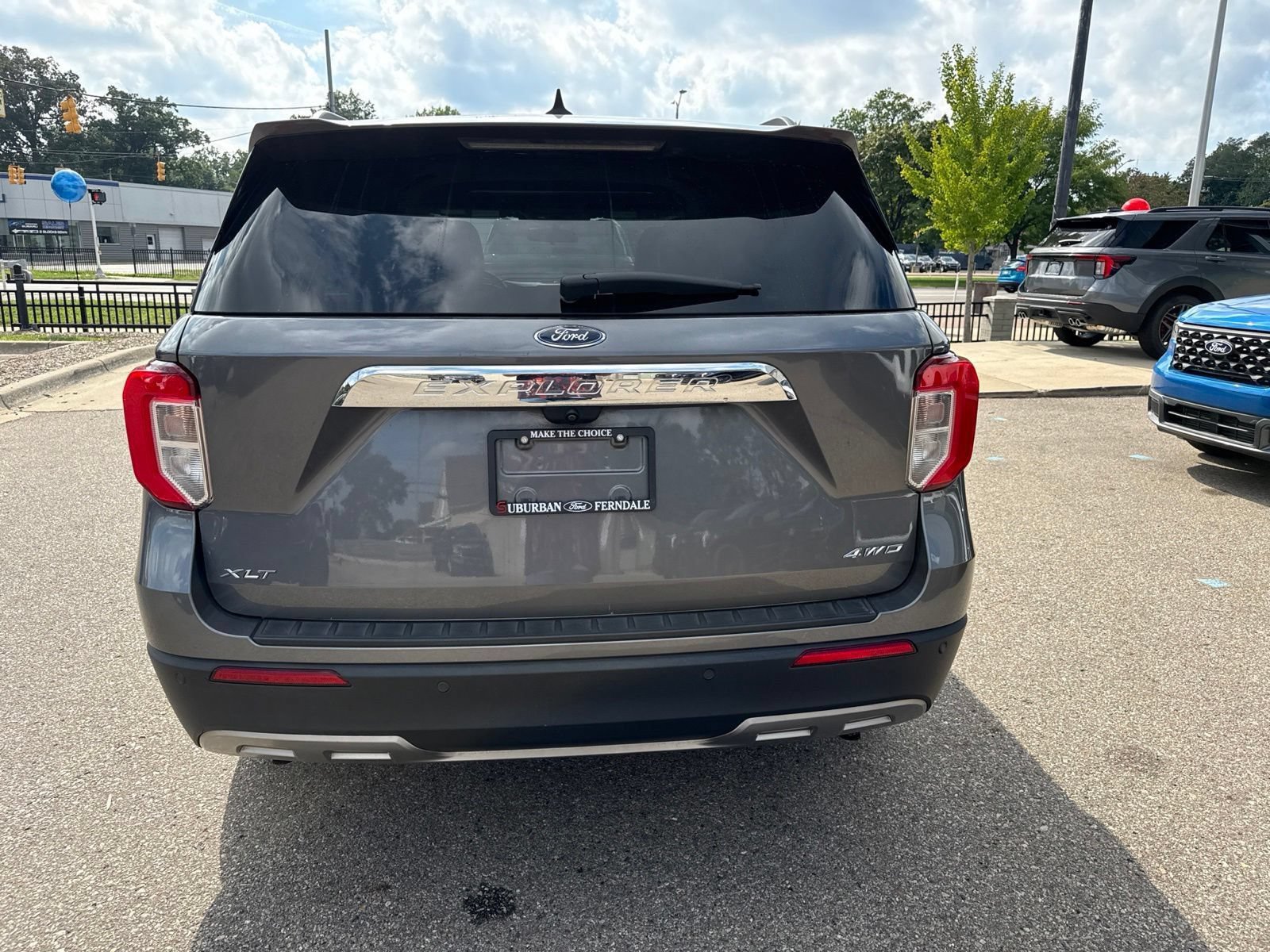 Used 2021 Ford Explorer XLT w/ Equipment Group 202A AWD/4WD image 8