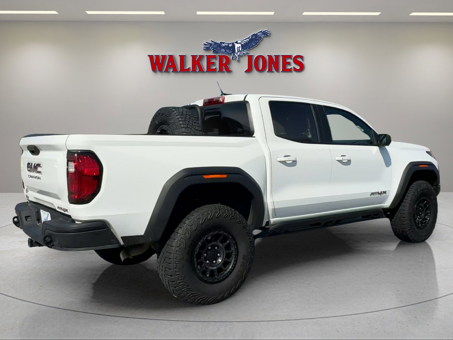 Used 2024 GMC Canyon AT4X w/ AT4X AEV Edition AWD/4WD image 4
