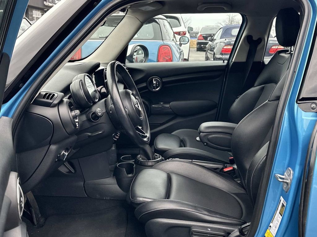 Used 2015 MINI Cooper 4-Door Hardtop image 2