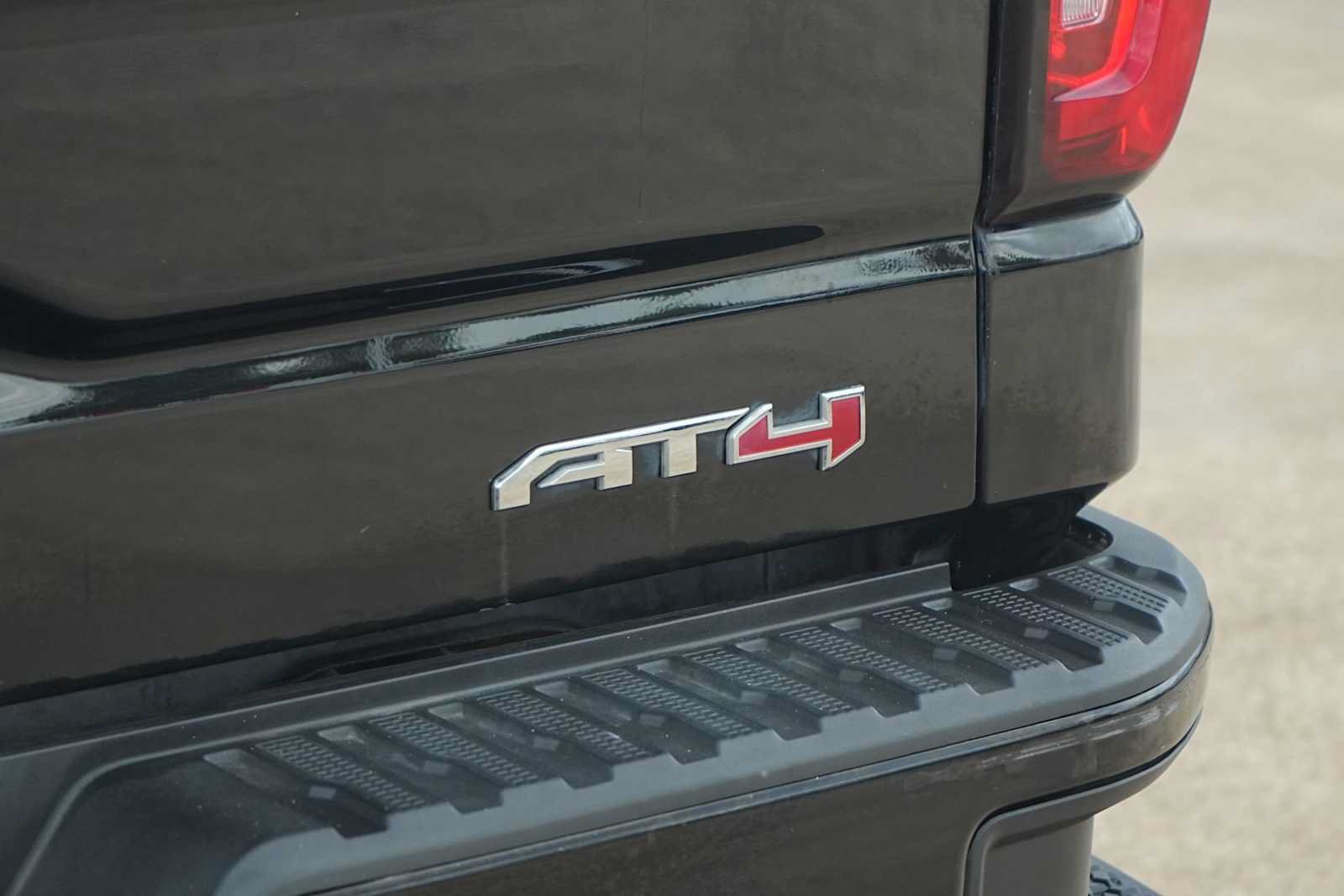 Used 2019 GMC Sierra 1500 AT4 w/ Off Road Performance Package AWD/4WD image 8