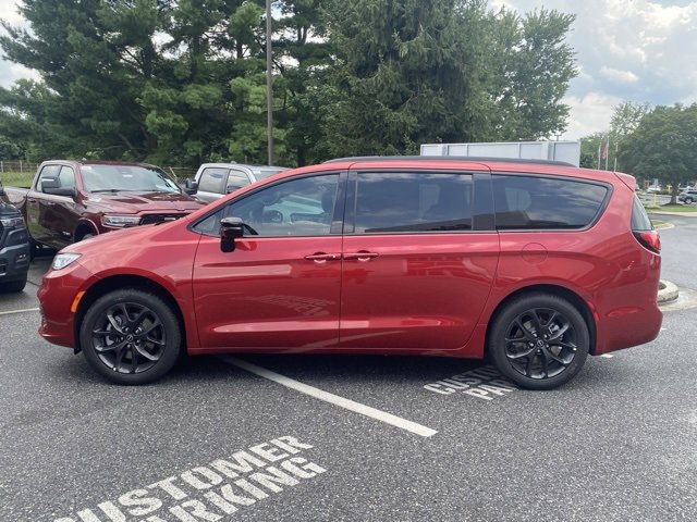 New 2026 Chrysler Pacifica Limited w/ S Appearance Package image 4