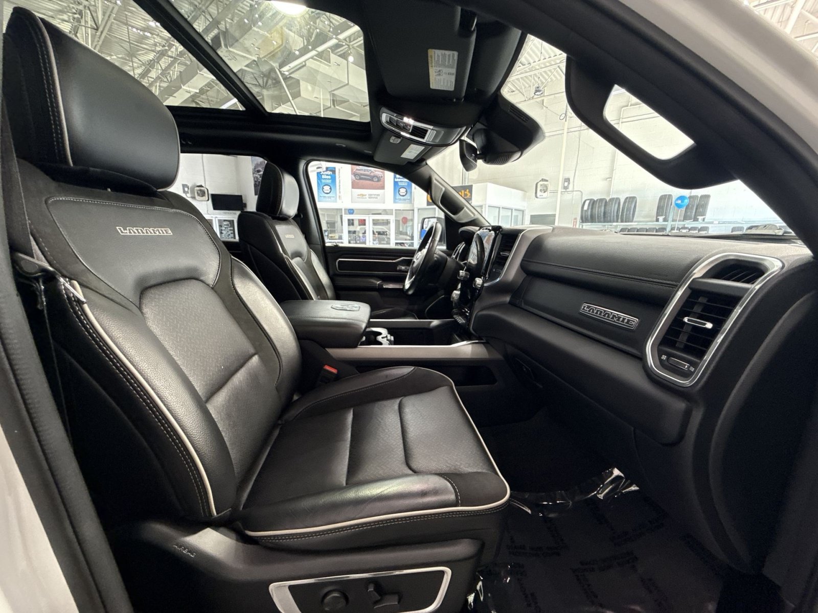Used 2023 RAM 1500 Laramie AWD/4WD image 28