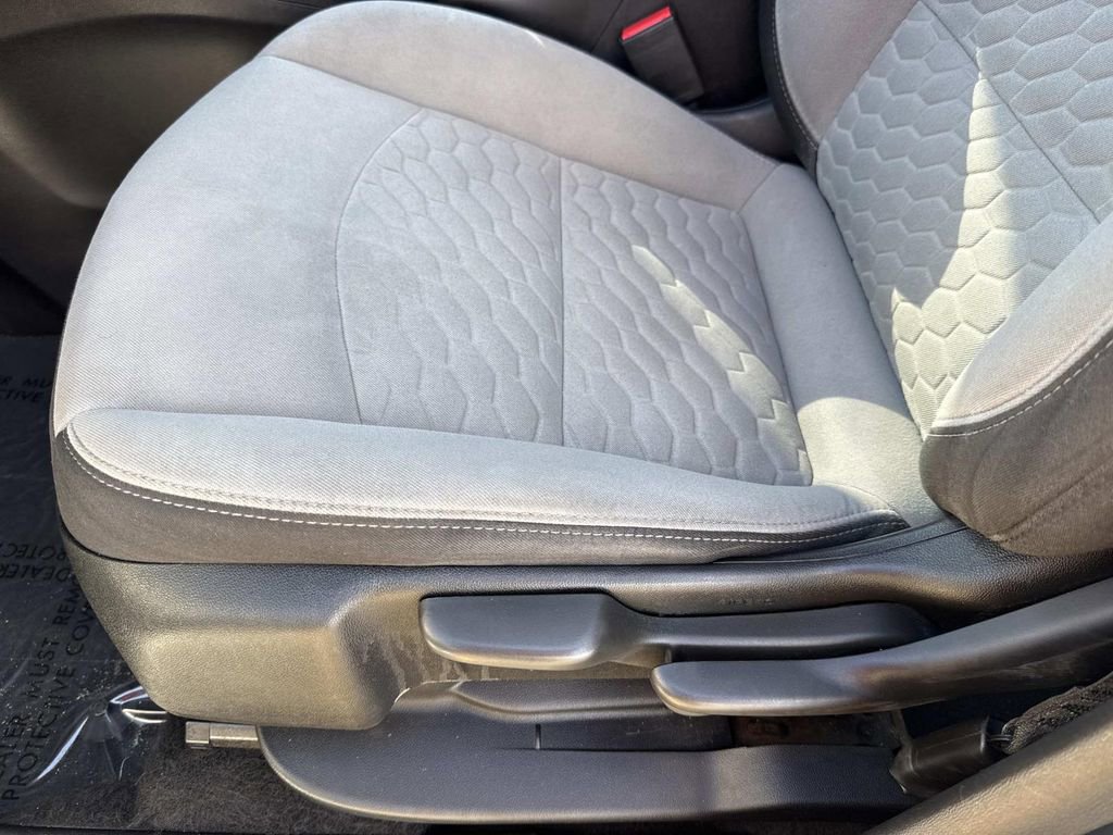 Used 2020 Chevrolet Equinox LS image 23