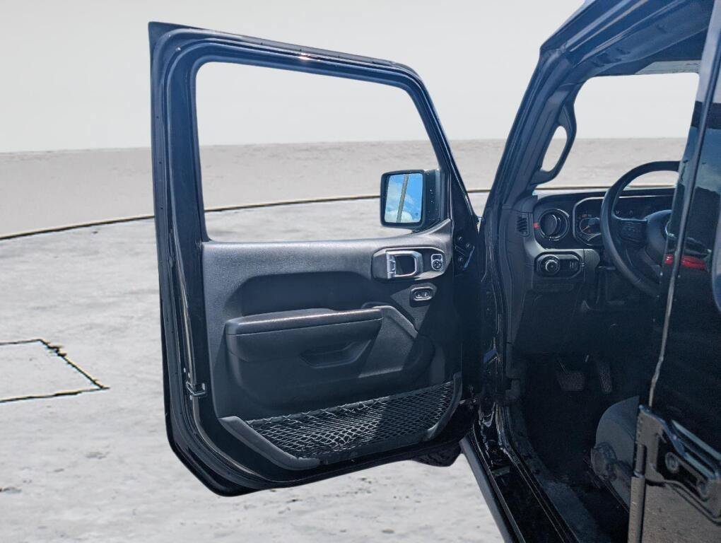 Used 2024 Jeep Wrangler Unlimited Rubicon AWD/4WD image 7