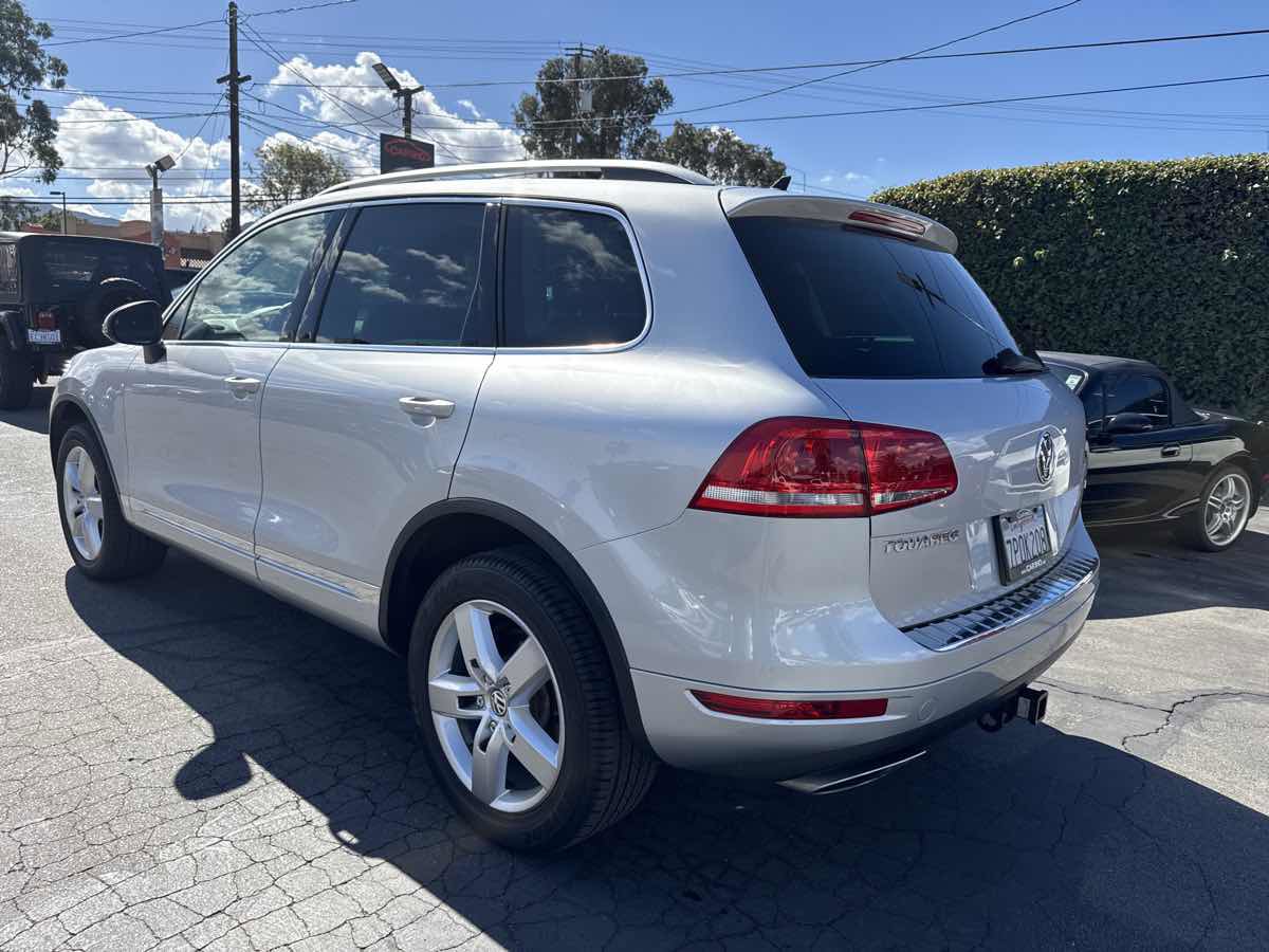Used 2014 Volkswagen Touareg TDI image 5
